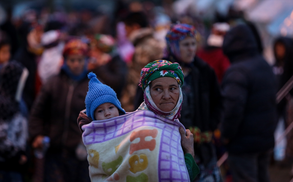 AFAD ve Kızılay'dan Çanakkale'ye 320 çadır 700 yatak