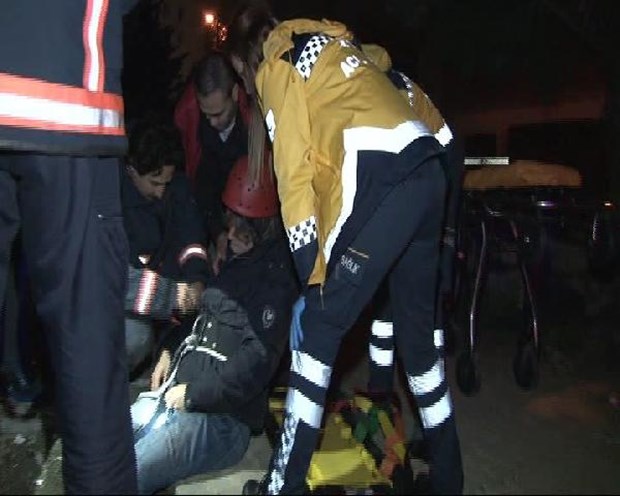Ataşehir'de görme engelli vatandaş rögara düştü