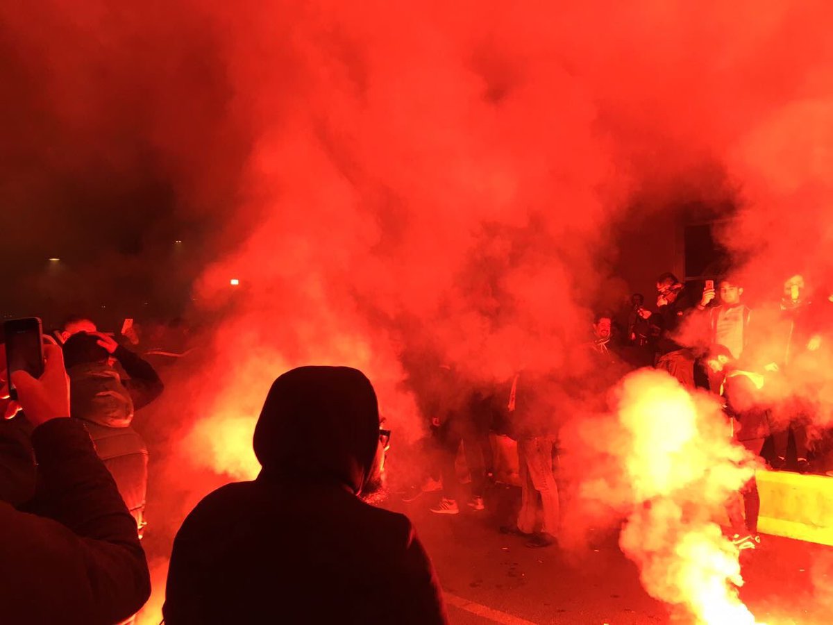 Fenerbahçe taraftarından Sabiha Gökçen'de protesto