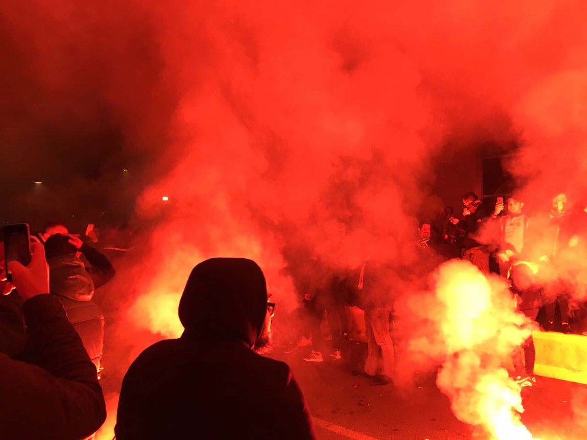 Fenerbahçe taraftarından Sabiha Gökçen'de protesto