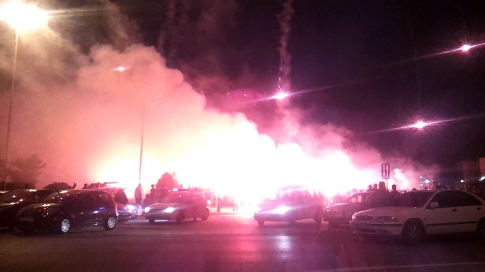 Fenerbahçe taraftarından Sabiha Gökçen'de protesto