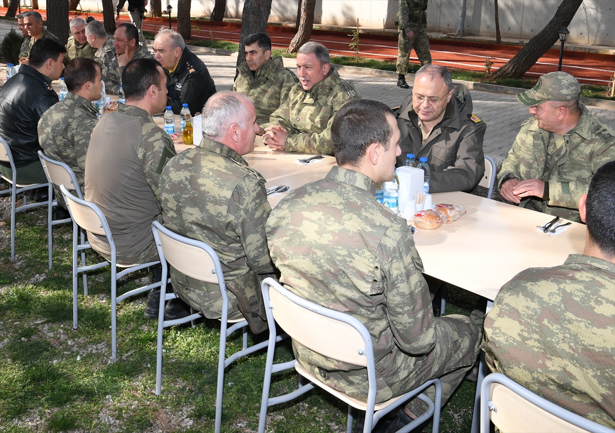 Hulusi Akar El Bab zaferi sonrası kurban kestirdi