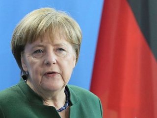 Merkel'den Die Welt muhabirinin tutuklanmasına tepki