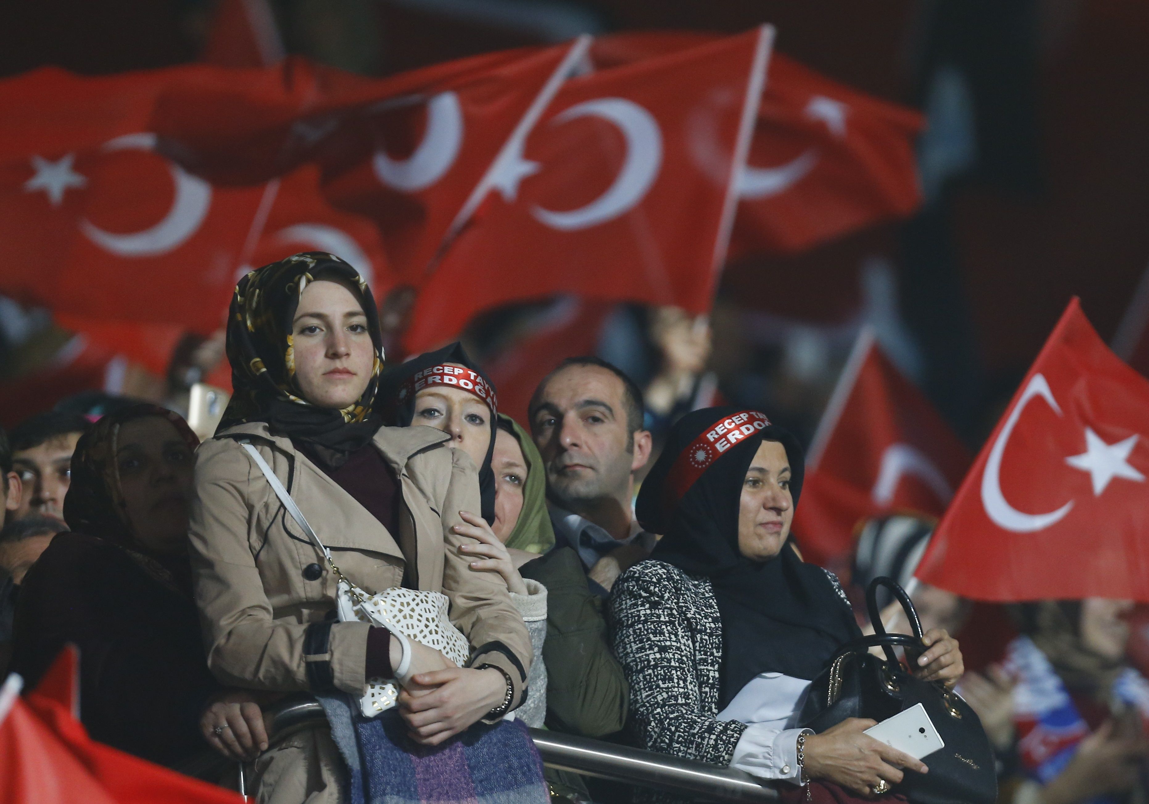 Milliyetçiler AK Parti'nin kampanyasında buluştu