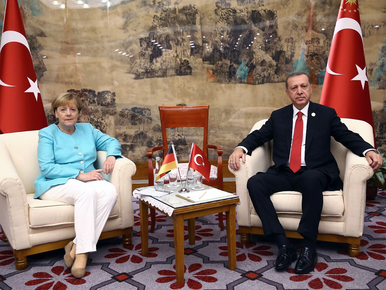 Alman gazeteciden Merkel'e Erdoğan sorusu