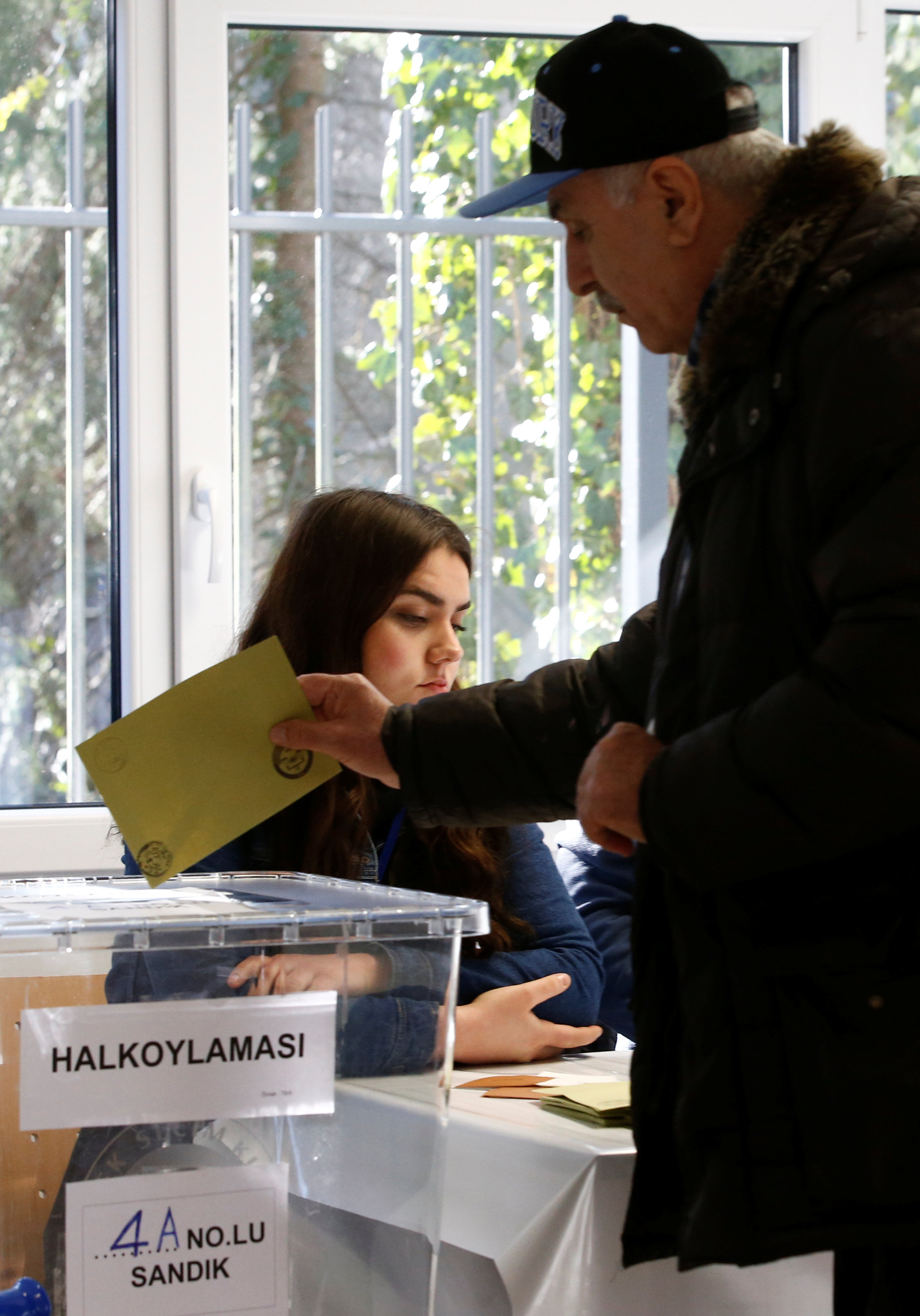 Almanya'da yaşayan Türkler sandık başında