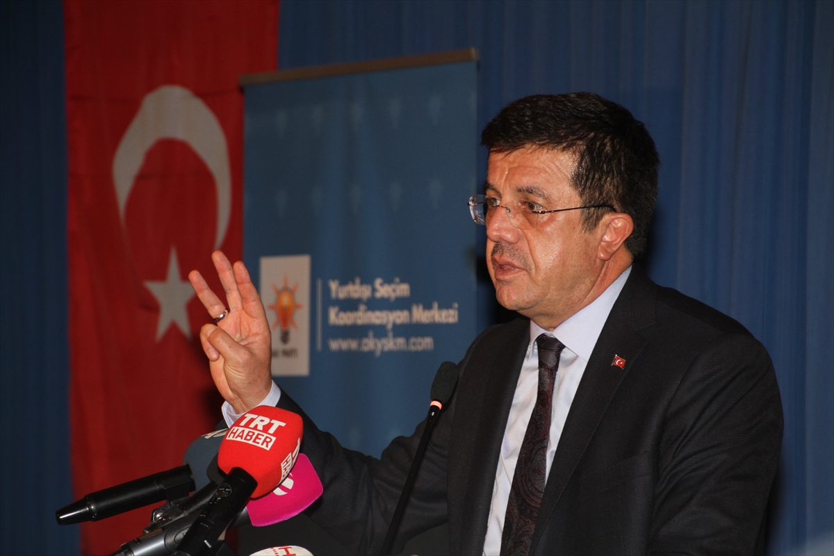 Bakan Zeybekçi Almanya'da vatandaşlarla buluştu