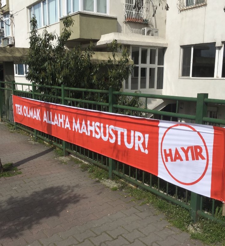 CHP'nin afişlerinde sağ oylara mesaj var