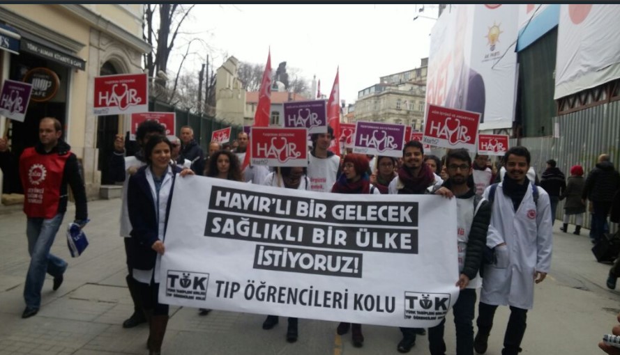 Doktorlar HAYIR yürüyüşü yaptı