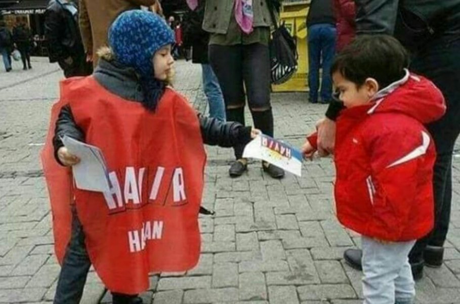 Hayırcılar çocukları sahaya sürdü