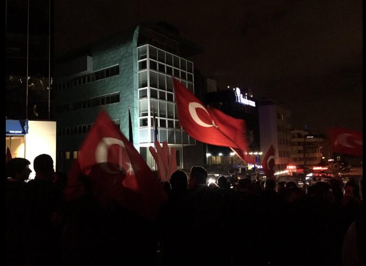 Hollanda temsilcilikleri önünde protesto