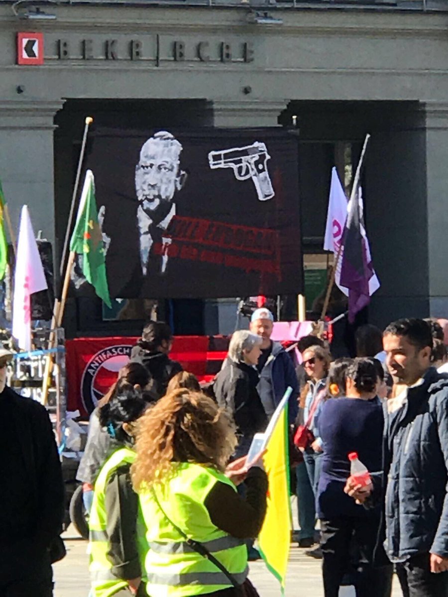 İsviçre'de 'Kill Erdoğan' pankartlı hayır kampanyası