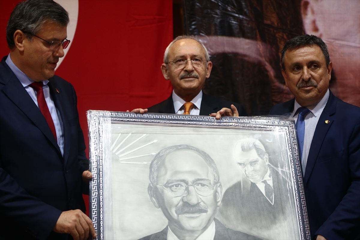 Kılıçdaroğlu muhtarlarla bir araya geldi