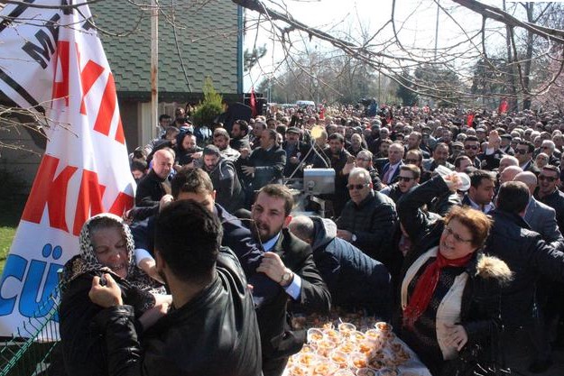 Meral Akşener'in 'hayır' lokmaları kavgada havada uçuştu