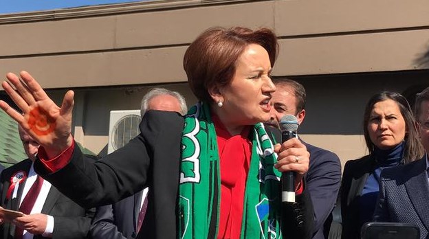 Meral Akşener'in 'hayır' lokmaları kavgada havada uçuştu