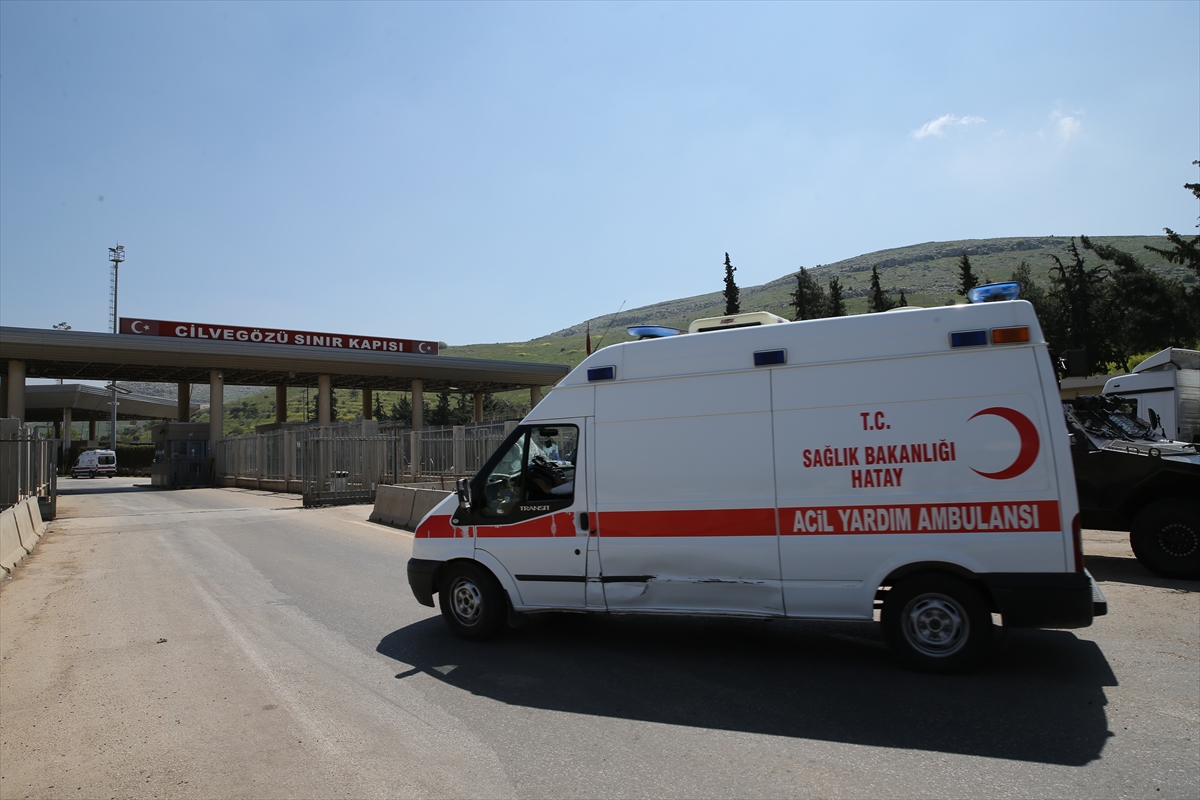 Ambulanslar Hatay'dan İdlib için yola çıktı