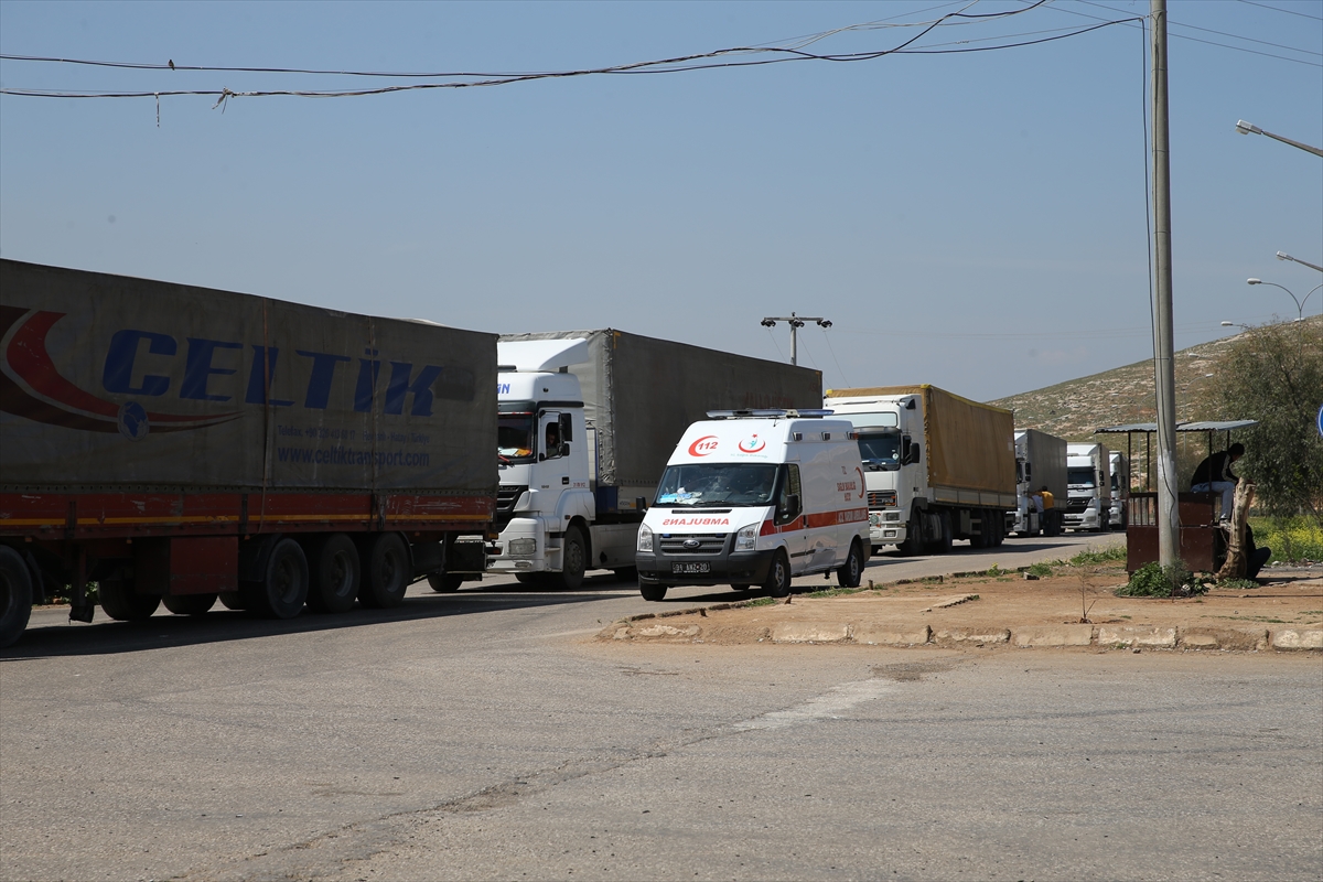 Ambulanslar Hatay'dan İdlib için yola çıktı