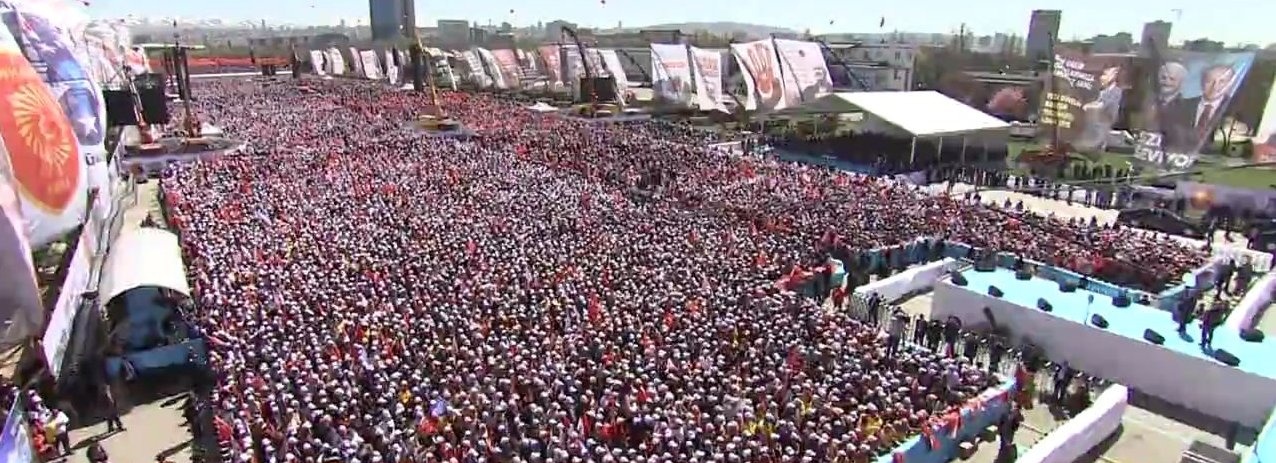 Ankara'da Erdoğan ile Yıldırım'a yoğun ilgi