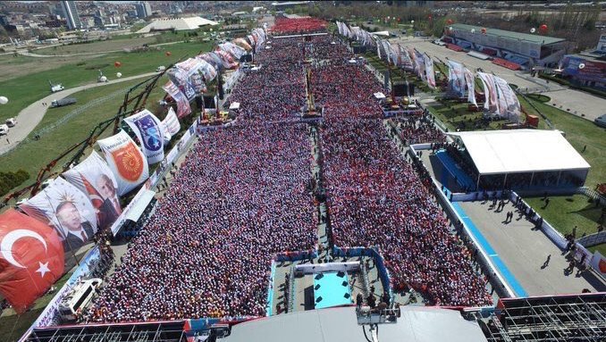 Ankara'da Erdoğan ile Yıldırım'a yoğun ilgi