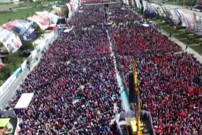 Ankara'da Erdoğan ile Yıldırım'a yoğun ilgi