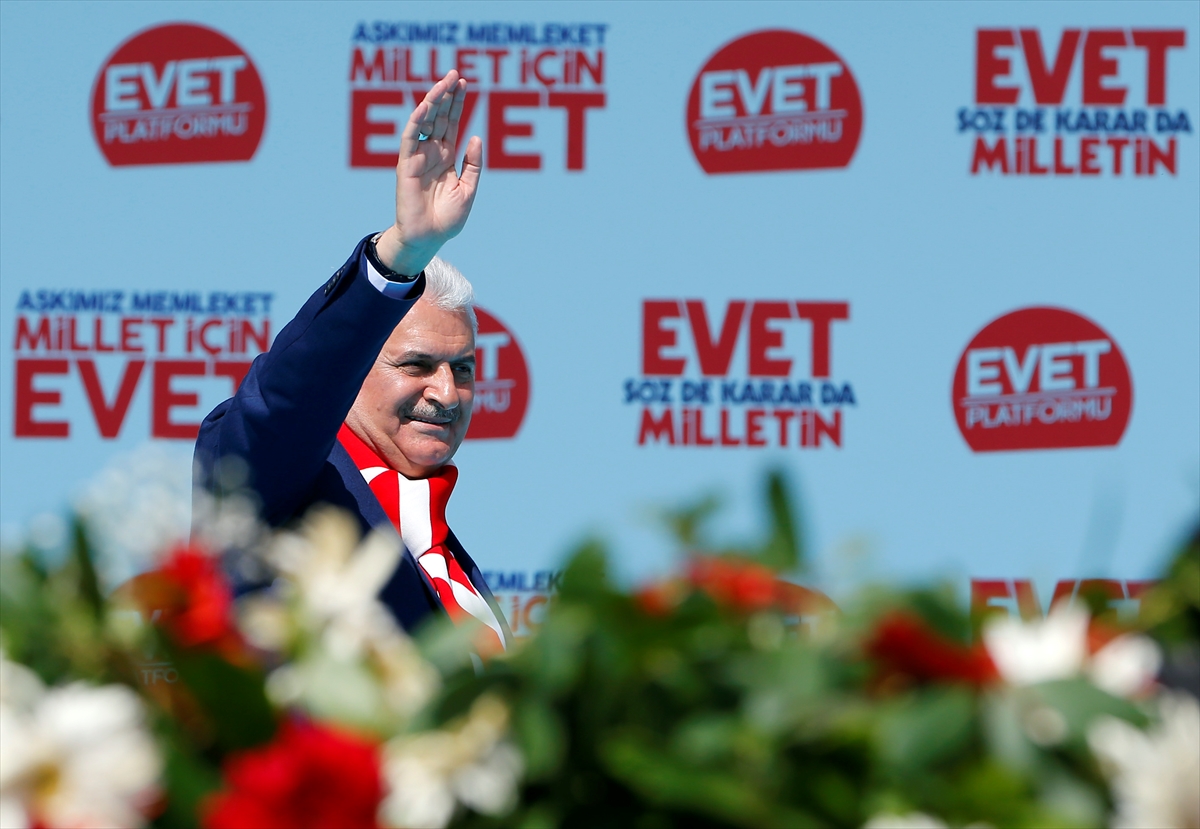 Binali Yıldırım İzmir'de konuştu