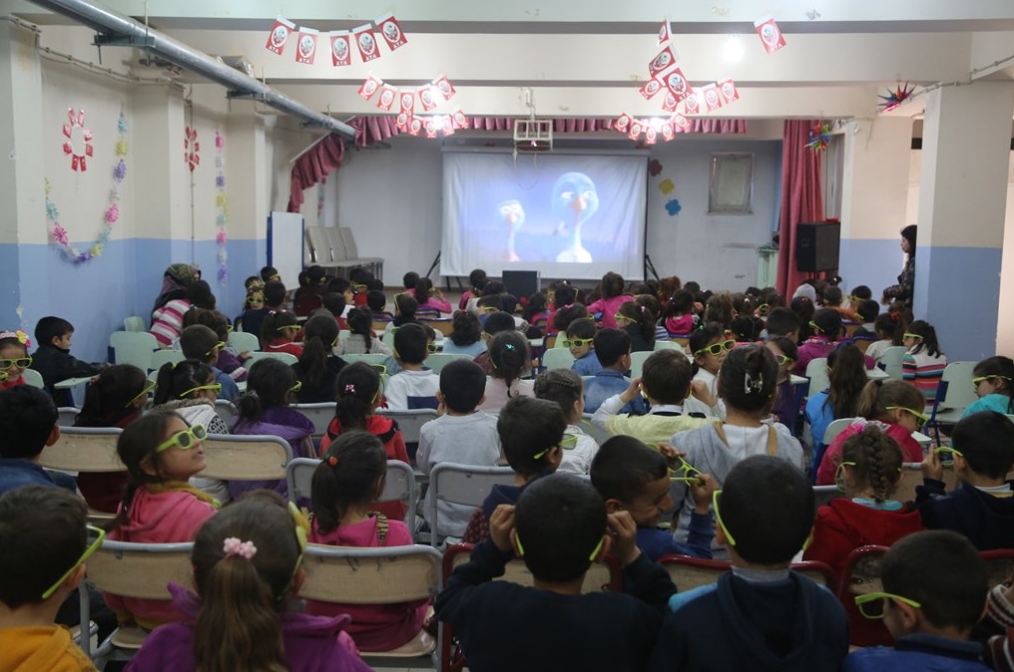 Cizre Belediyesi'nden 3 boyutlu sinema hizmeti