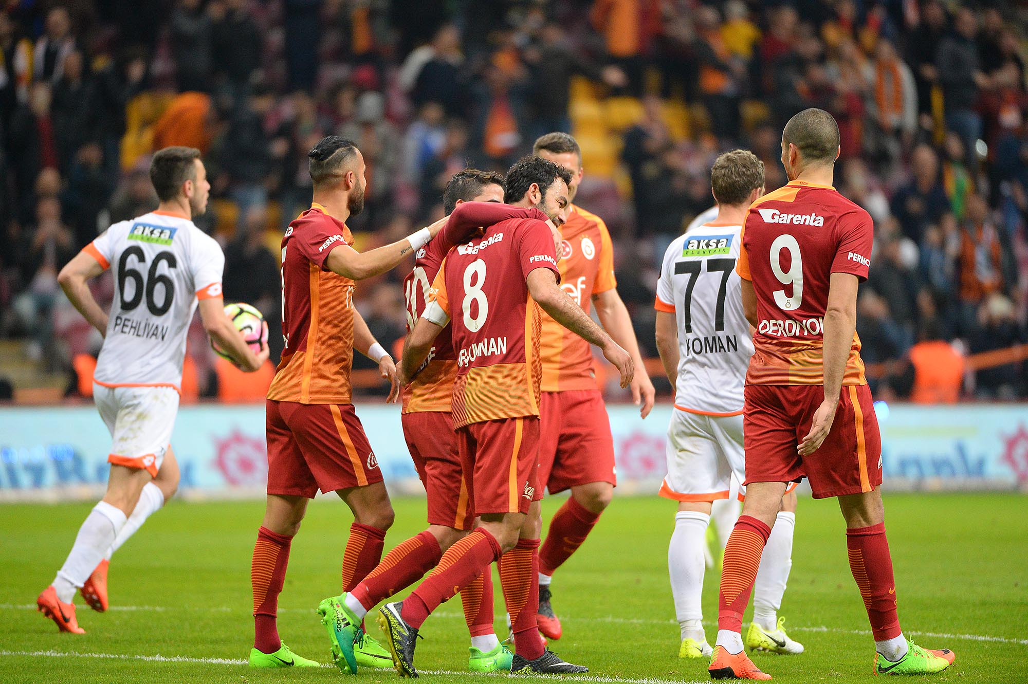 Galatasaray Adanaspor'u farklı yendi