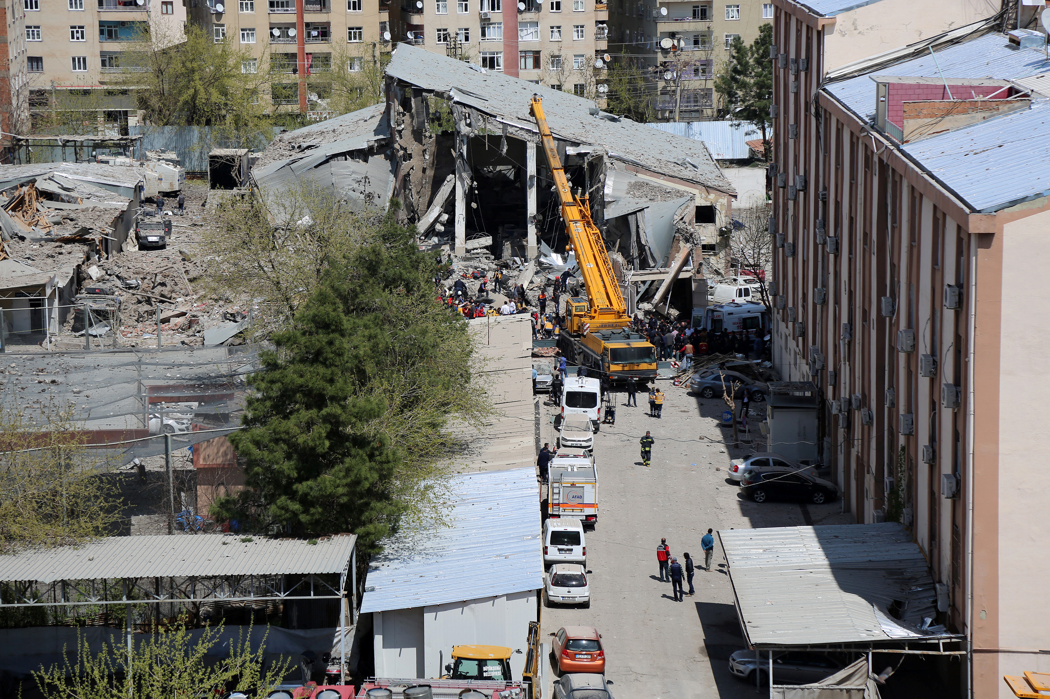 İçişleri Bakanı: Diyarbakır'daki patlama terör saldırısı