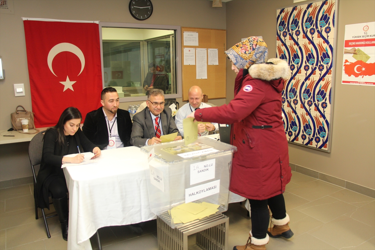 Kanada’daki Türklerden referanduma büyük ilgi