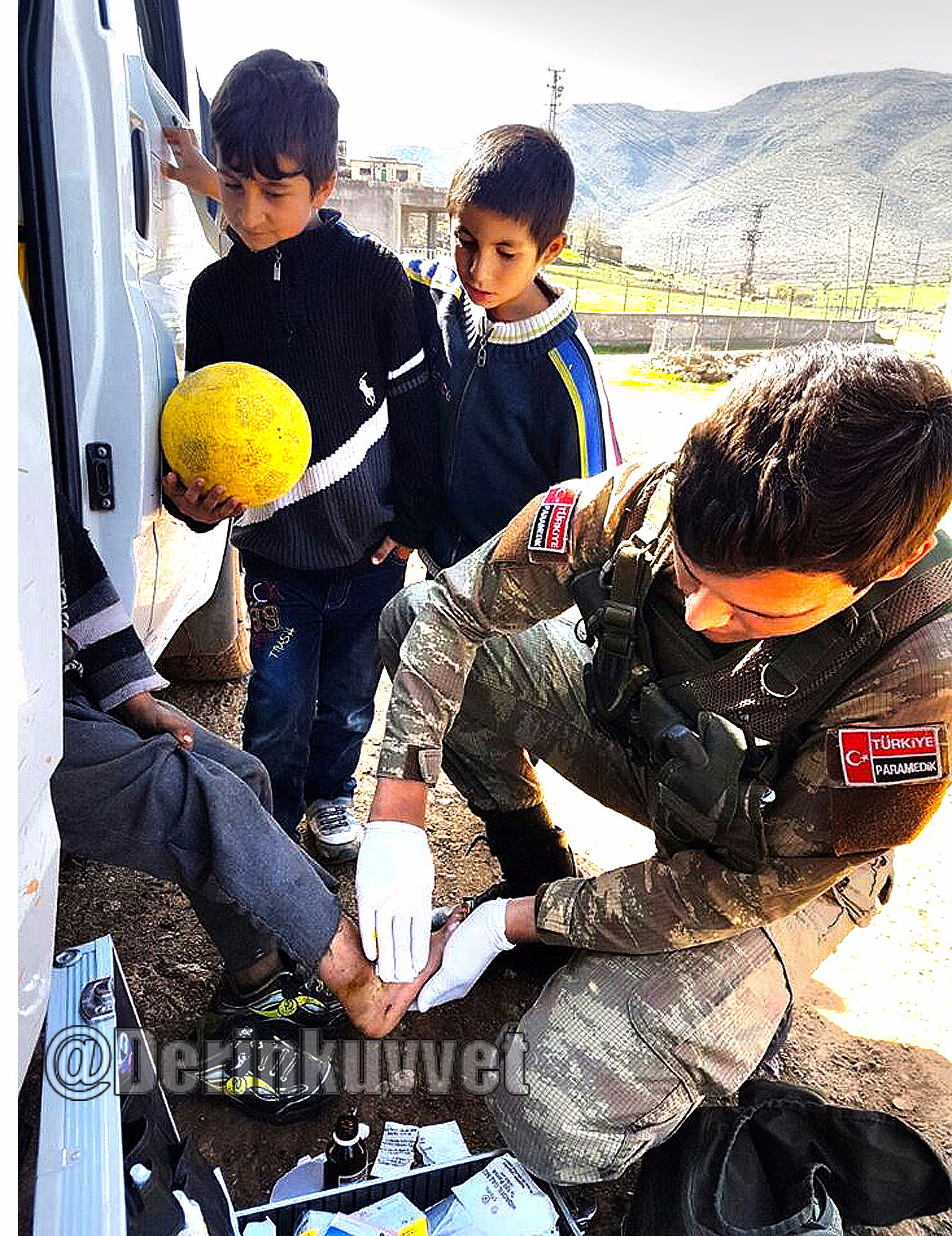 Siirt'te yaralanan çocukları asker tedavi etti