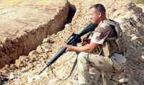 12 kişilik peşmerge grubu İngiltere’de silah kullanmayı öğrendi!