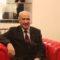 Bahçeli kırmızı koltukta poz verdi