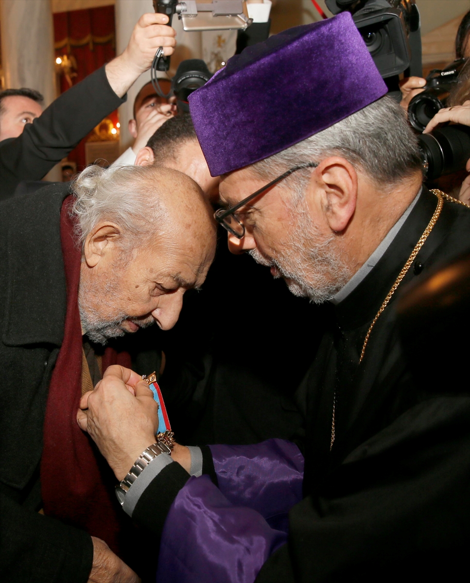 Ara Güler'e Mıgırdiç Beşiktaşlıyan özel nişanı verildi