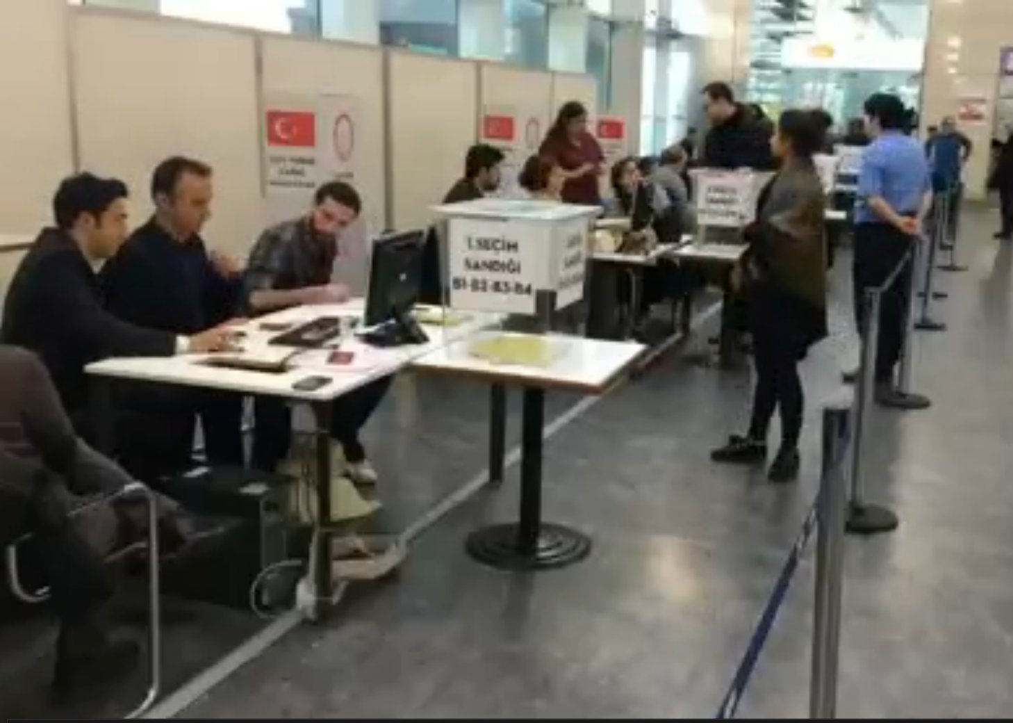 Gümrük kapılarında oy verme işlemi başladı
