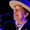 Bob Dylan Nobel ödülünü aldı